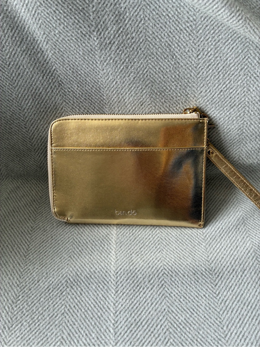 ban.do Metallic Gold Wristlet Card Case with Detachable Strap
